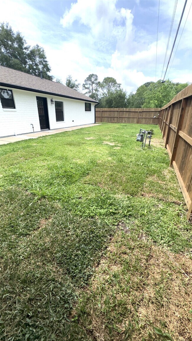 Building Photo - 212 Stratmore Dr