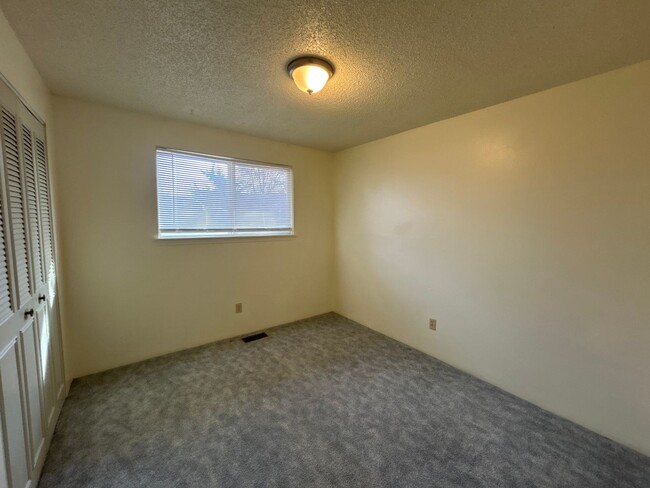 Building Photo - Newly Remodeled 3 Bedroom / 1 Bathroom hom...