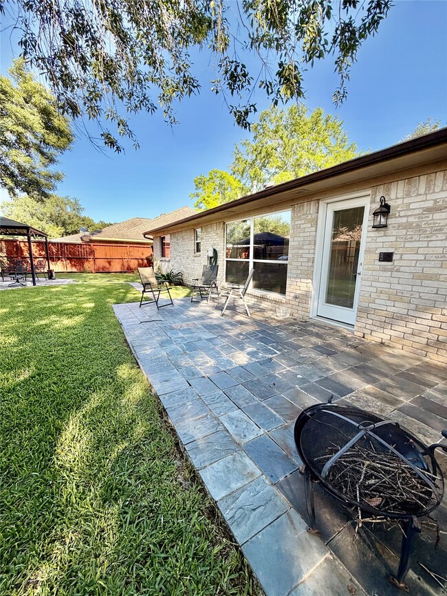 Building Photo - 6610 La Puente Dr