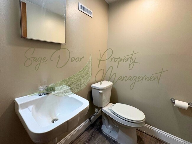 Building Photo - 1016-1018 SW Kingscross Rd