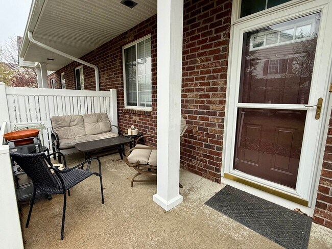 Building Photo - Great 3BR/2BA End Unit Elk River Townhome Available June!