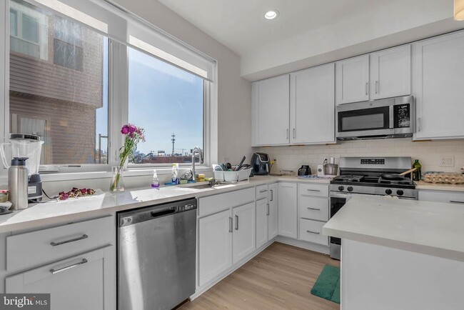 Building Photo - 3000 Schirra Ln