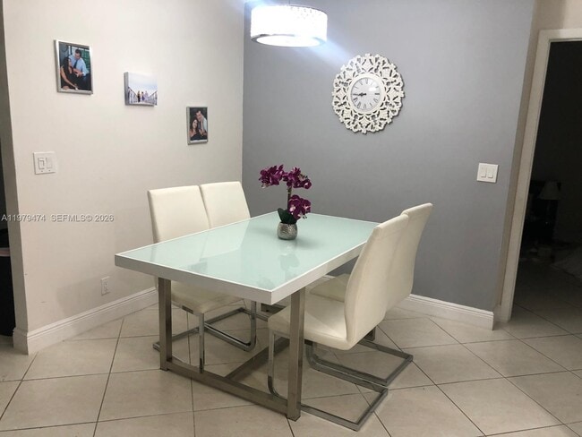 Building Photo - 3987 Carambola Cir N