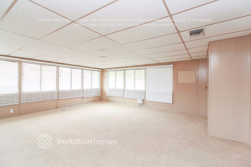 Building Photo - 41797 Royal Palm Dr