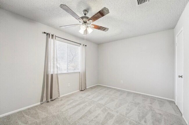 Building Photo - 8030 Log Hollow Dr