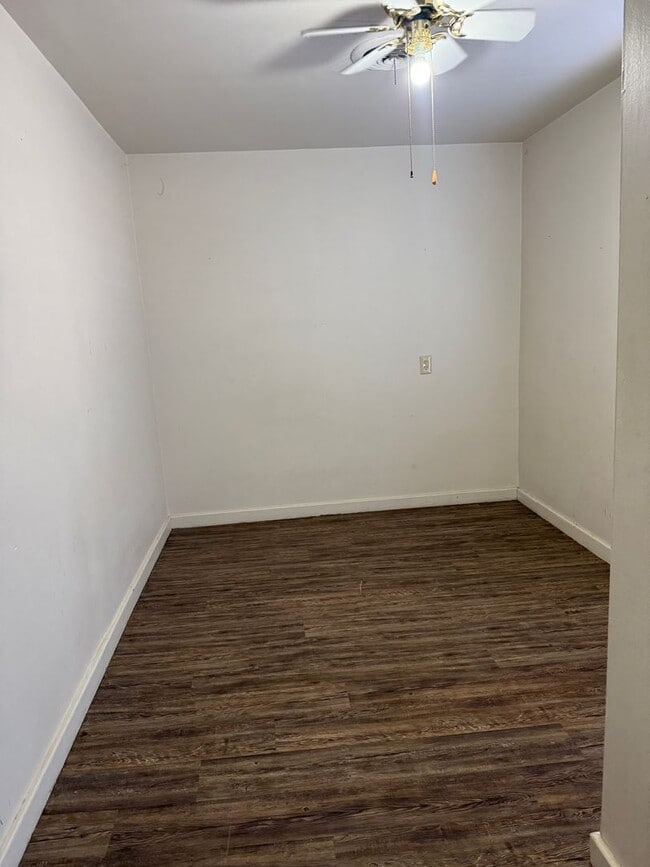 Building Photo - Recently renovated 2 or 3 bedroom with New kitchen