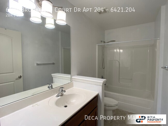Building Photo - 2 Bedroom Condo