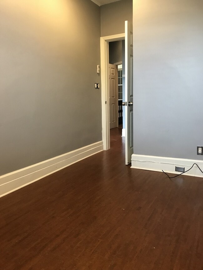 Building Photo - Charming 2 Bedroom/2 Bathroom Apartment in...