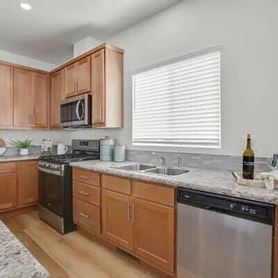 Building Photo - 30 Dart St