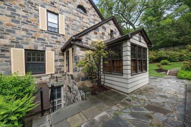 Building Photo - 341 Furnace Dock Rd