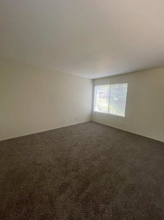 Building Photo - 3316 Brittan Ave