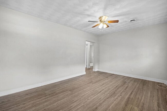 Building Photo - Charming 2-Bedroom Duplex in Norvella Heights
