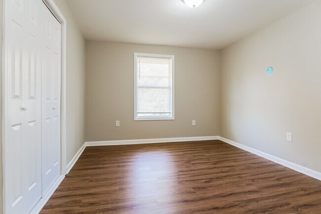 Building Photo - 328 Pleasant Valley Dr