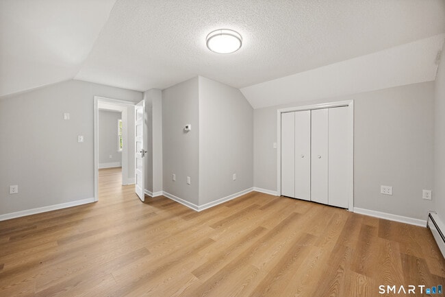 Building Photo - 387 Mixville Rd