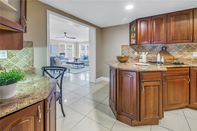 Building Photo - 2267 Heron Cir