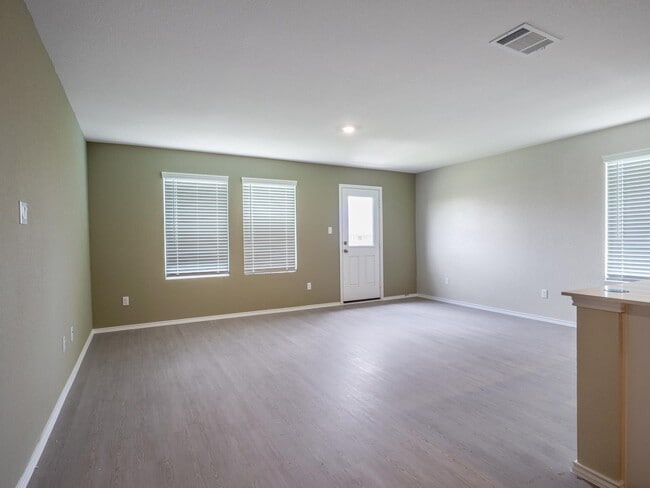 Building Photo - 252 Rock Spgs Dr