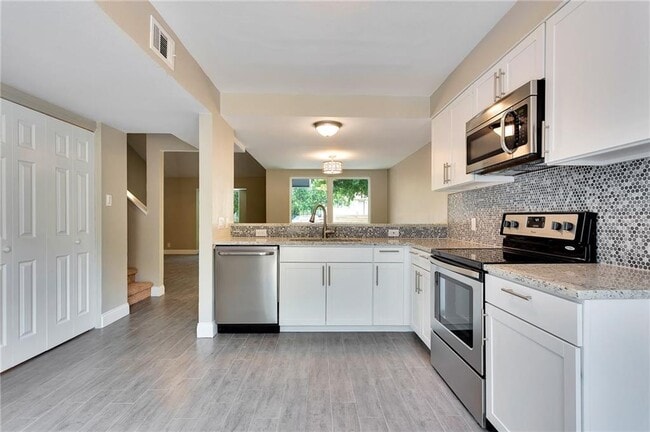 Building Photo - 2706 Mulford Cove