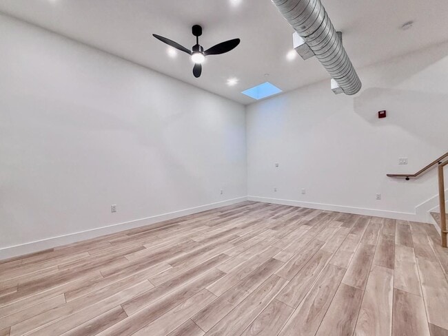 Building Photo - 375 Monmouth St