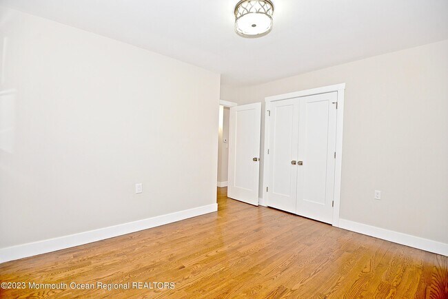 Building Photo - 57 Golden Glow Circus