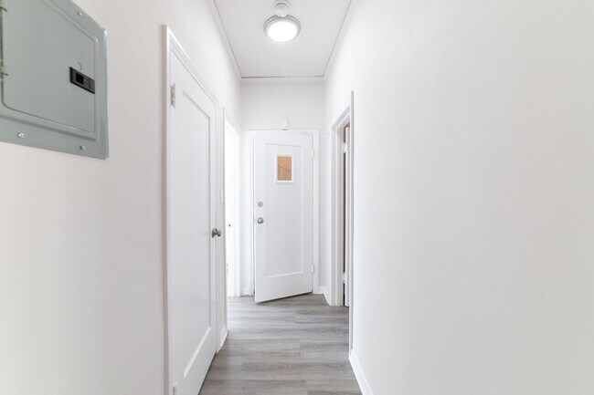 Building Photo - 207 N Berendo St