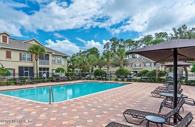 Building Photo - 9762 Summer Grove Way S