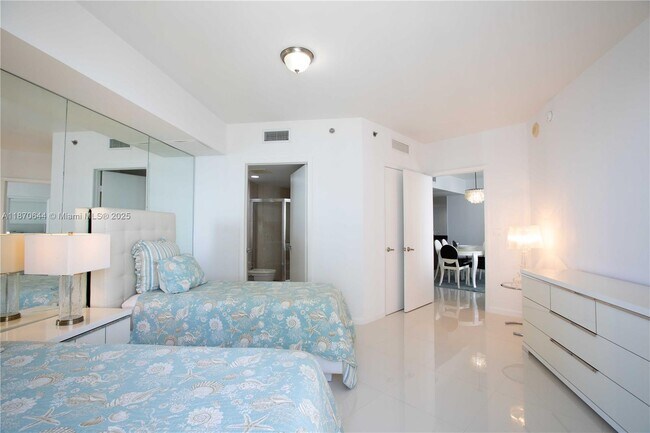 Building Photo - 475 Brickell Ave