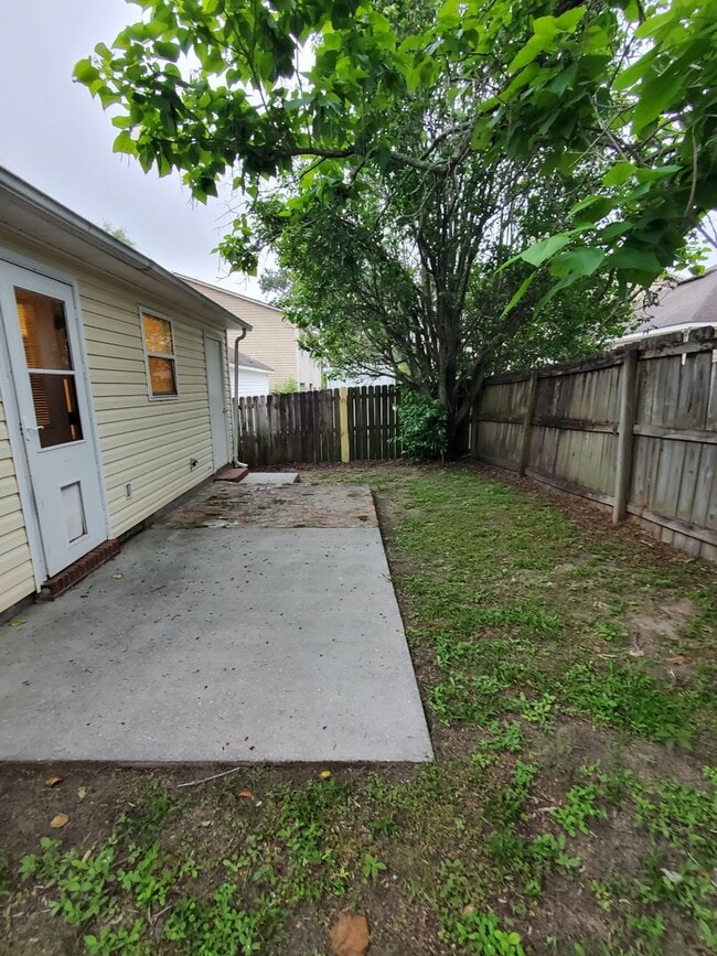 Building Photo - COMING SOON! Nice 3 bedroom in the Heart o...