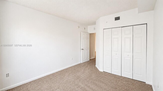 Building Photo - 17150 N Bay Rd