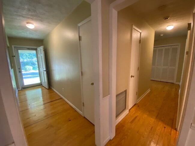 Building Photo - 2507 Waldemar Ln