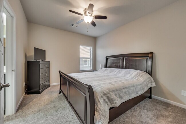 Building Photo - Welcome to your new 5 Bed-4 Bath home in t...