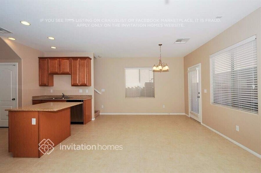 Building Photo - 687 Calamus Palm Pl