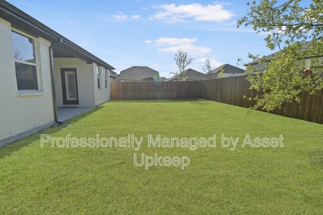 Building Photo - 702 Charity Dr