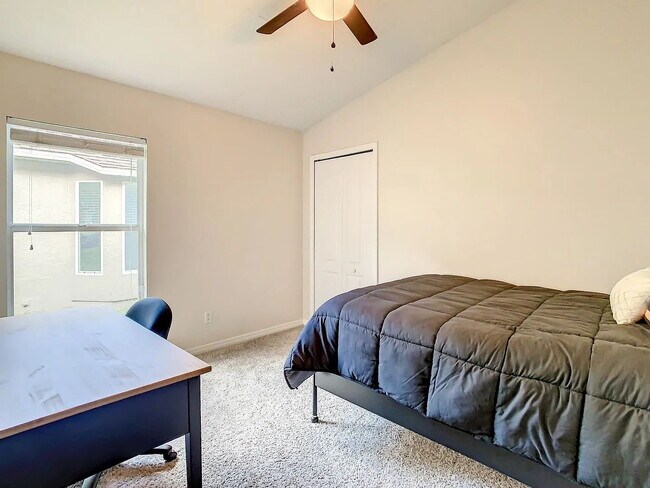 Building Photo - "Spacious 4-Bedroom Haven with 2 Full Baths in Brandon, FL – Your Dream Home Awaits!"