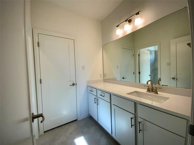 Building Photo - 247 Du Bois Ln