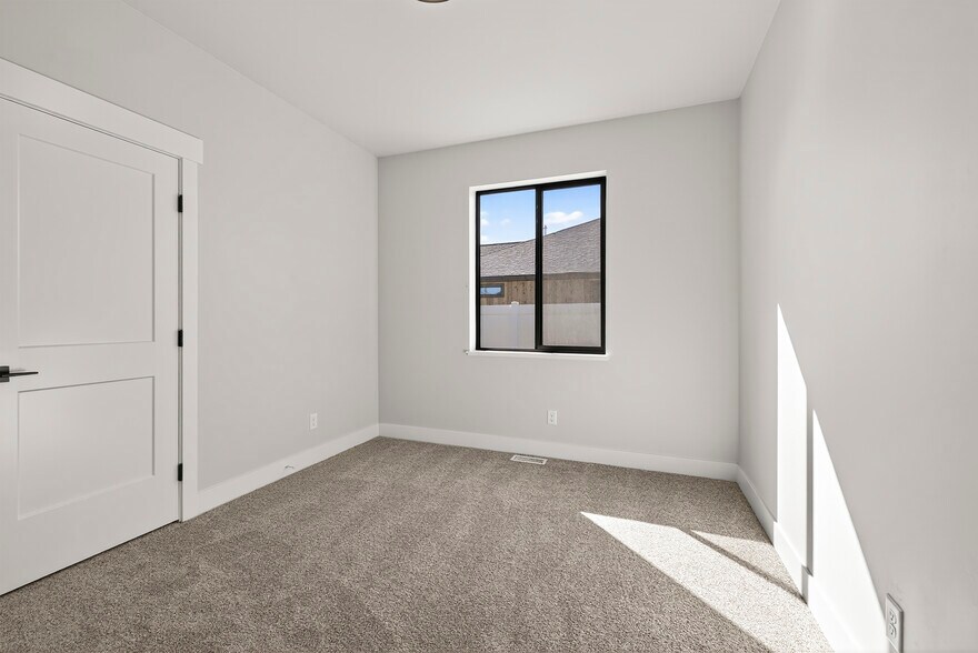 Building Photo - 551 S Teton Ave