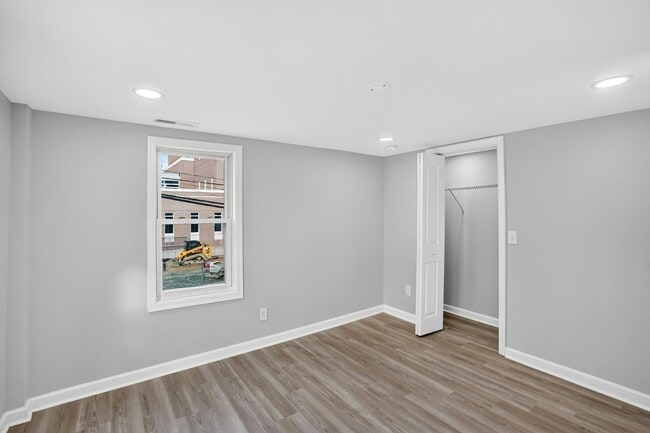 Building Photo - 428 S Governors Ave