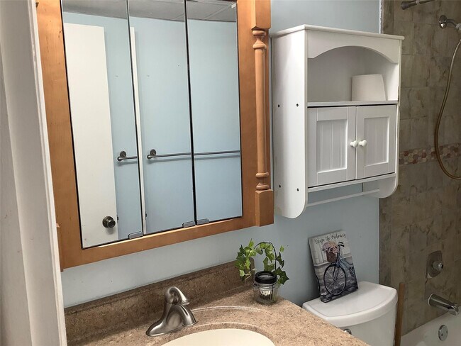 Building Photo - 70 Normandy B