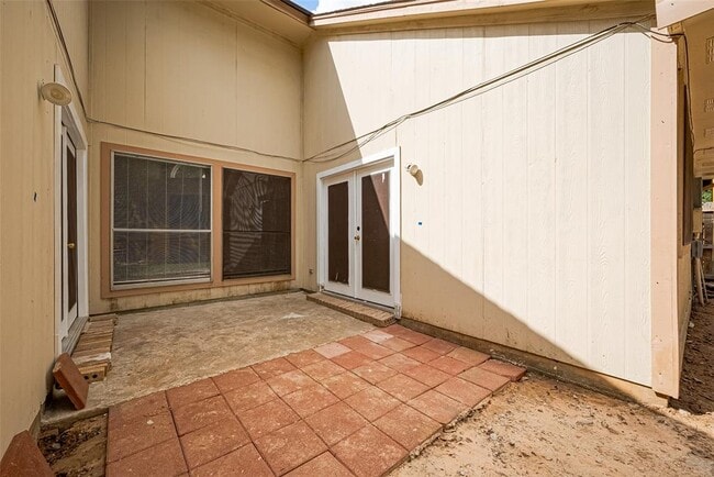 Building Photo - 2339 Loyanne Dr