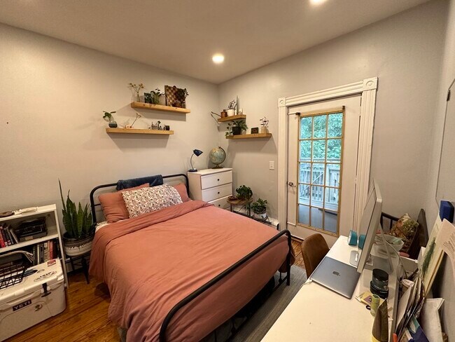 Building Photo - 3 Balmoral Park