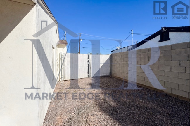 Building Photo - 2Bed/1Bath House 24th St/Thomas Rd! NO CREDIT, NO BACKGROUND, NO RENTAL HISTORY CHECK!