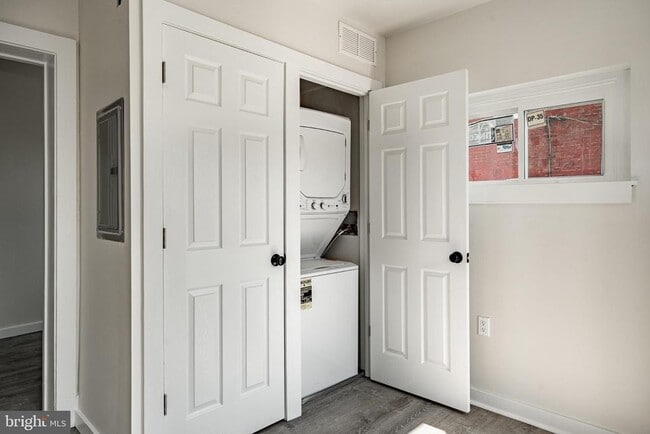 Building Photo - 324 Darby Rd