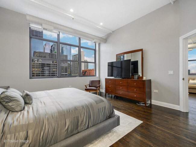 Building Photo - 360 W Illinois St