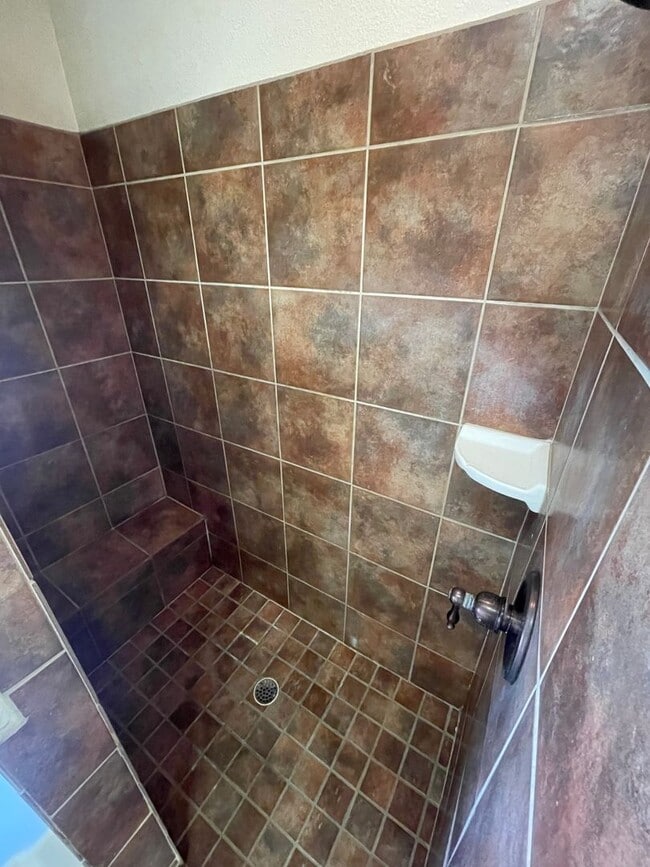 Building Photo - Lovely 4 Bedroom/2 Bath home in Parkhill E...