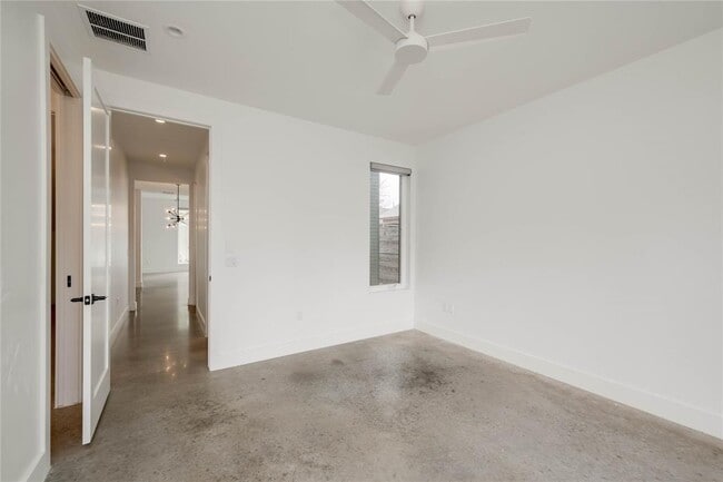 Building Photo - 1206 Justin Ln