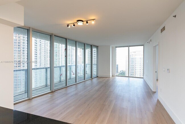 Building Photo - 495 Brickell Ave