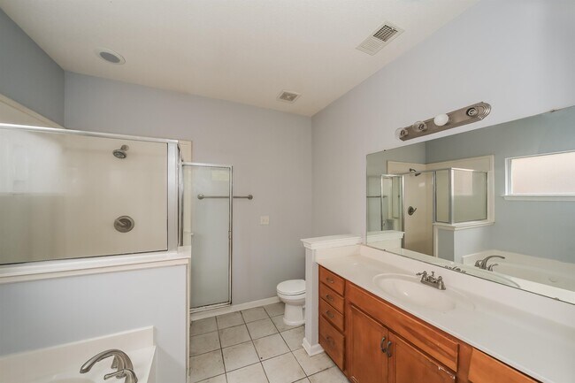 Building Photo - 10085 Woodland Hills Dr