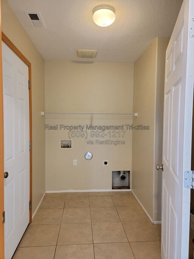 Building Photo - 6305 Thistledown Dr