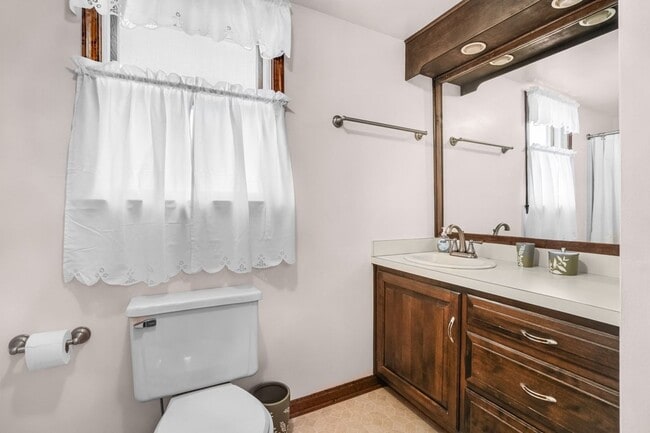 Building Photo - 5457 Warren St