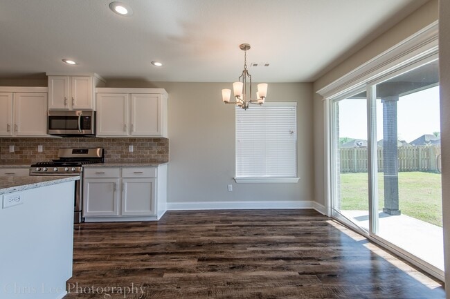 Building Photo - 3bed 2bath, LOADED w/Amenities near Stonebridge Meadows Country Club