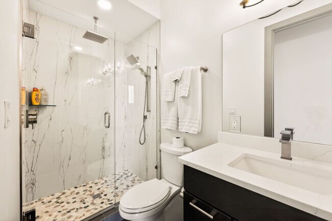 Building Photo - 21 E 15th St